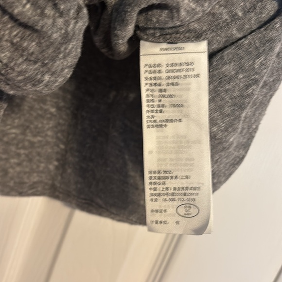 Hollister Gray Crop Crew Neck short sleeve Tee size Medium - Picture 6 of 7